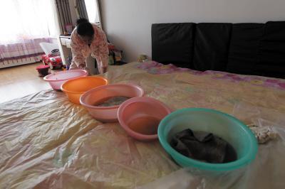 漠河楼上漏水，住户失联，小区没物管，业主维权难！律师来支招……